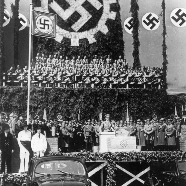 Il discorso di Hitler all'inaugurazione dello stabilimento Volkswagen
