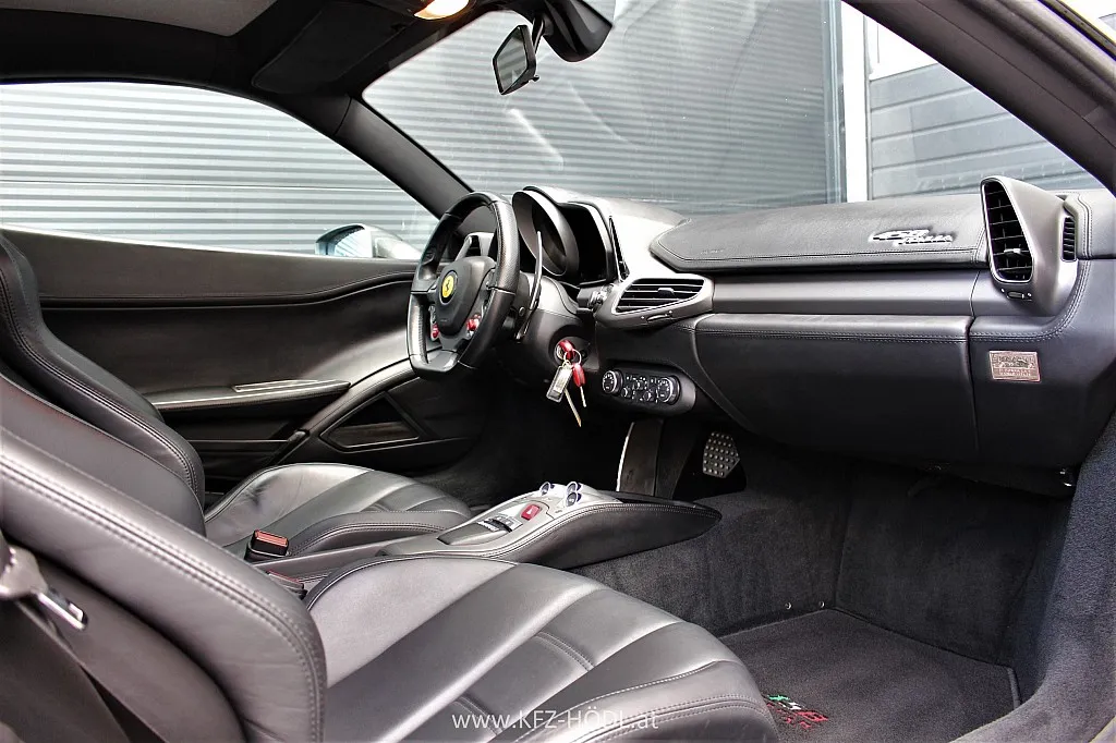 Ferrari 458 Italia Image 10