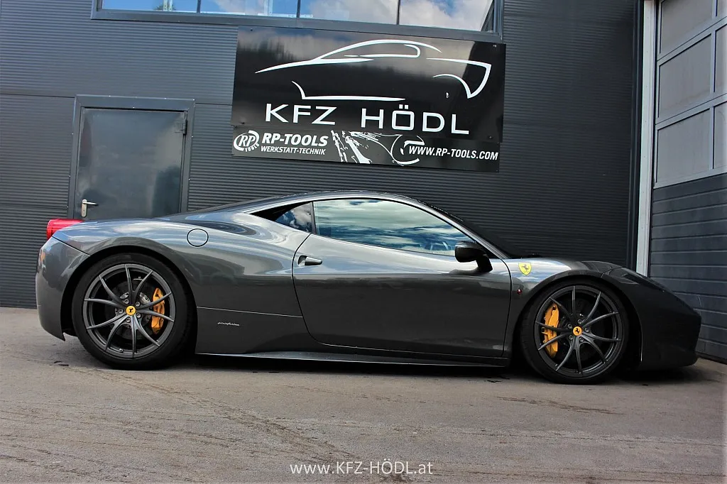 Ferrari 458 Italia Image 9