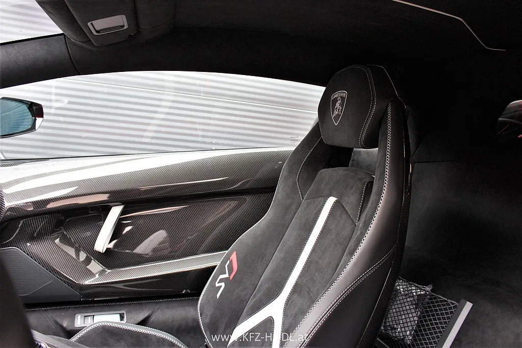 Lamborghini Aventador SVJ LP770-4 Image 10