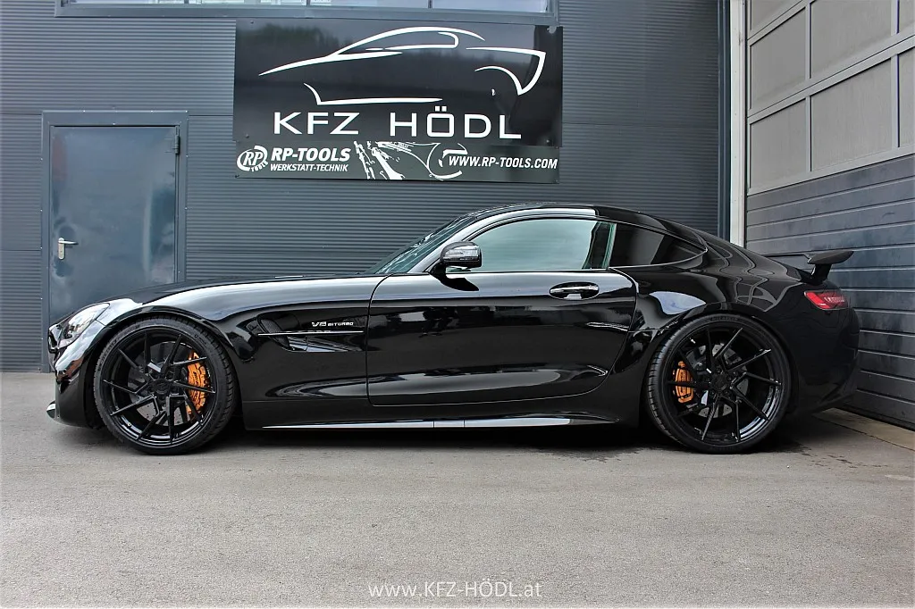 Mercedes-Benz Mercedes-AMG GT R Image 9