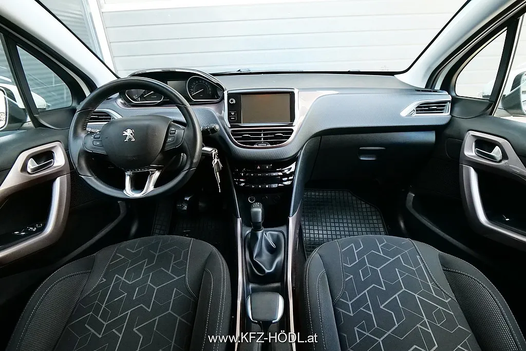 Peugeot 2008 1,2 VTi Active Image 9