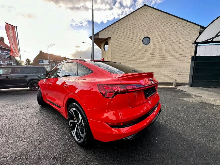 Audi e-tron S-Line Image 3