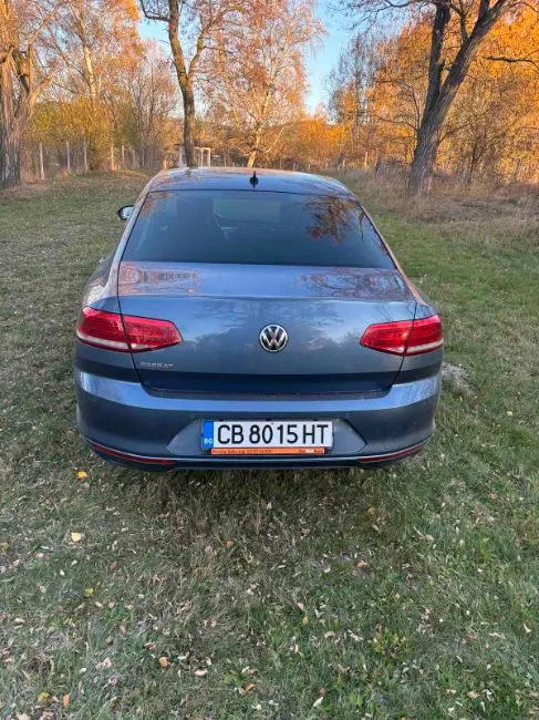 Volkswagen Passat  Image 2