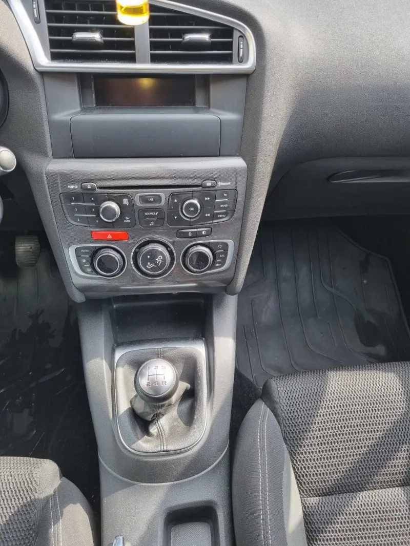 Citroen C4 1.6 Image 9
