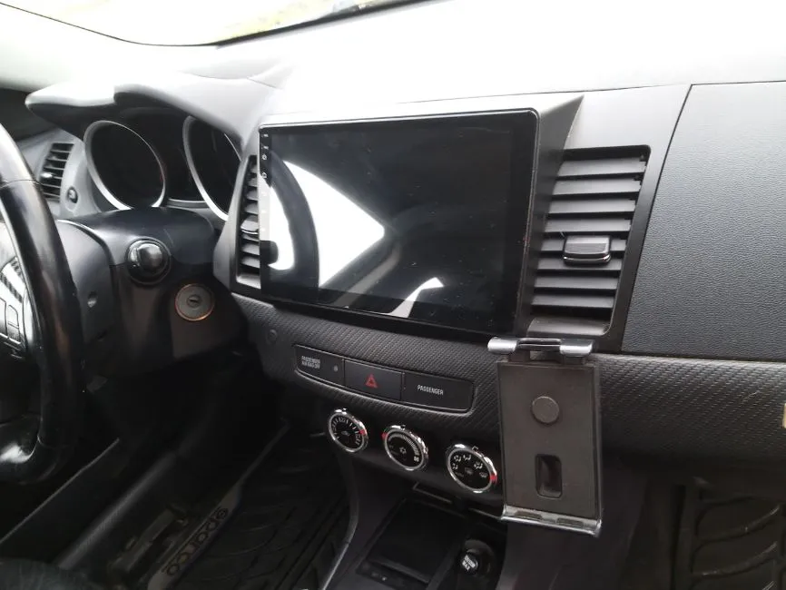 Mitsubishi Lancer hatchback Image 3