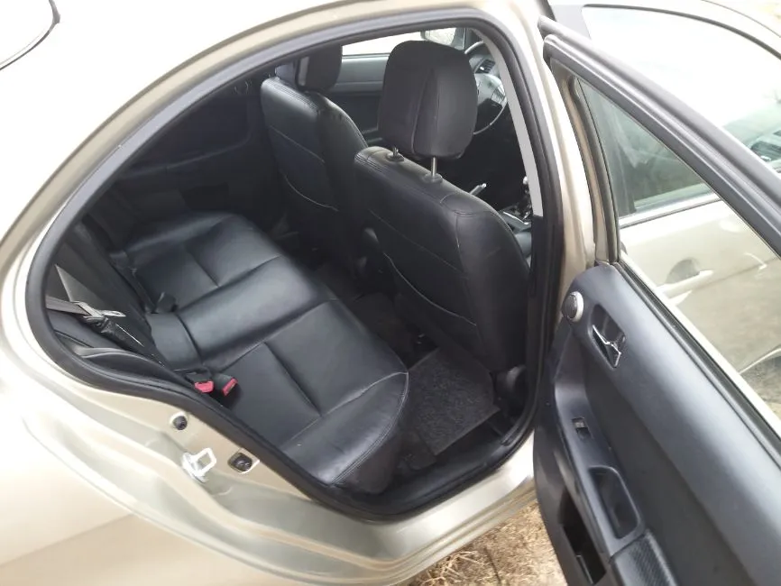 Mitsubishi Lancer hatchback Image 7