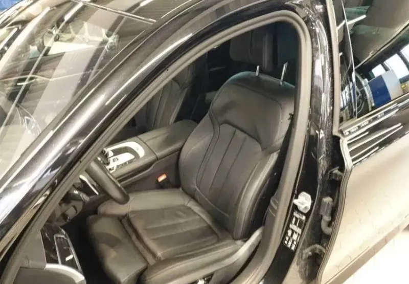 BMW 730 d xDrive M Sportpaket Image 8