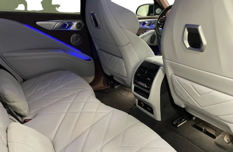 BMW XM 4.4i xDrive Image 9