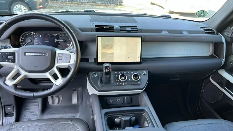 Land Rover Defender 110 D300 SE AWD Image 6