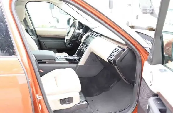 Land Rover Discovery 3.0 TDV6 HSE Image 7