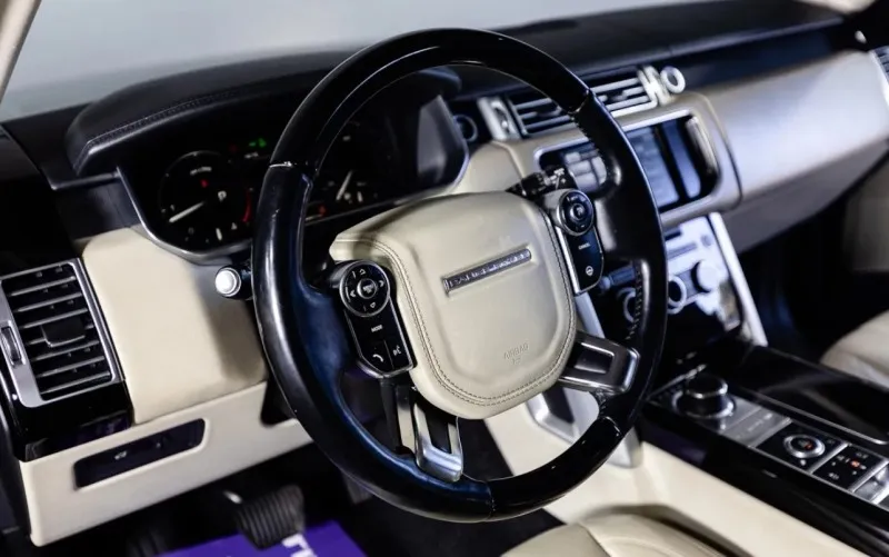 Land Rover Range rover 4.4 V8 AWD Automatic Image 8