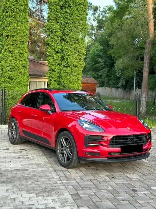 Porsche Macan 2.0i Image 2
