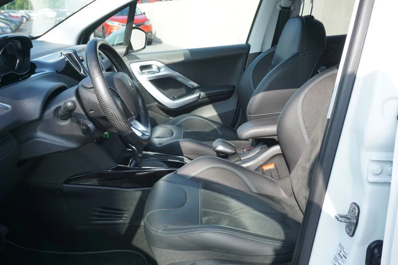 Peugeot 2008 1.2 PureTech 110...  Image 9