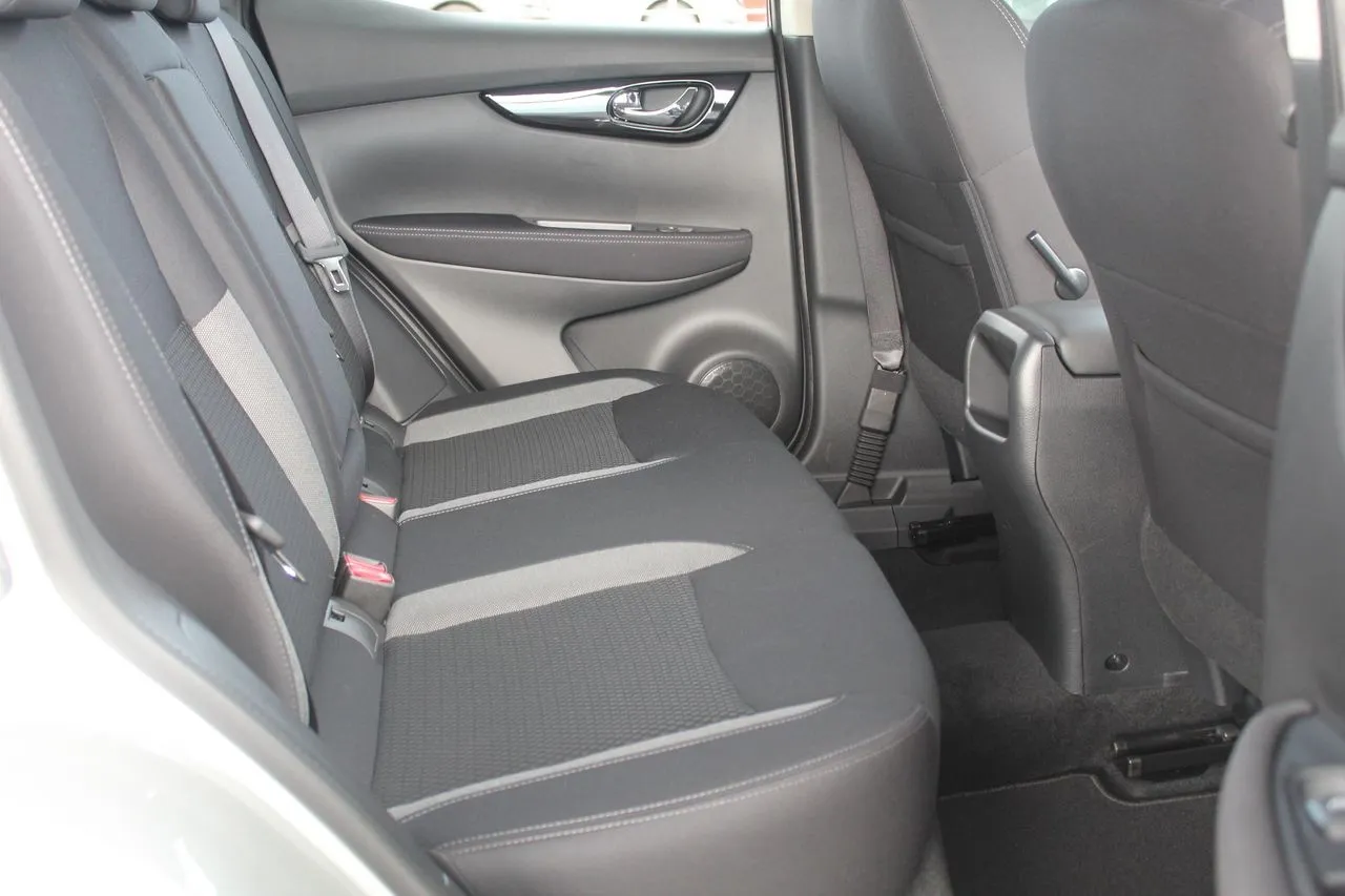 Nissan Qashqai 1.3 DIG-T...  Image 9