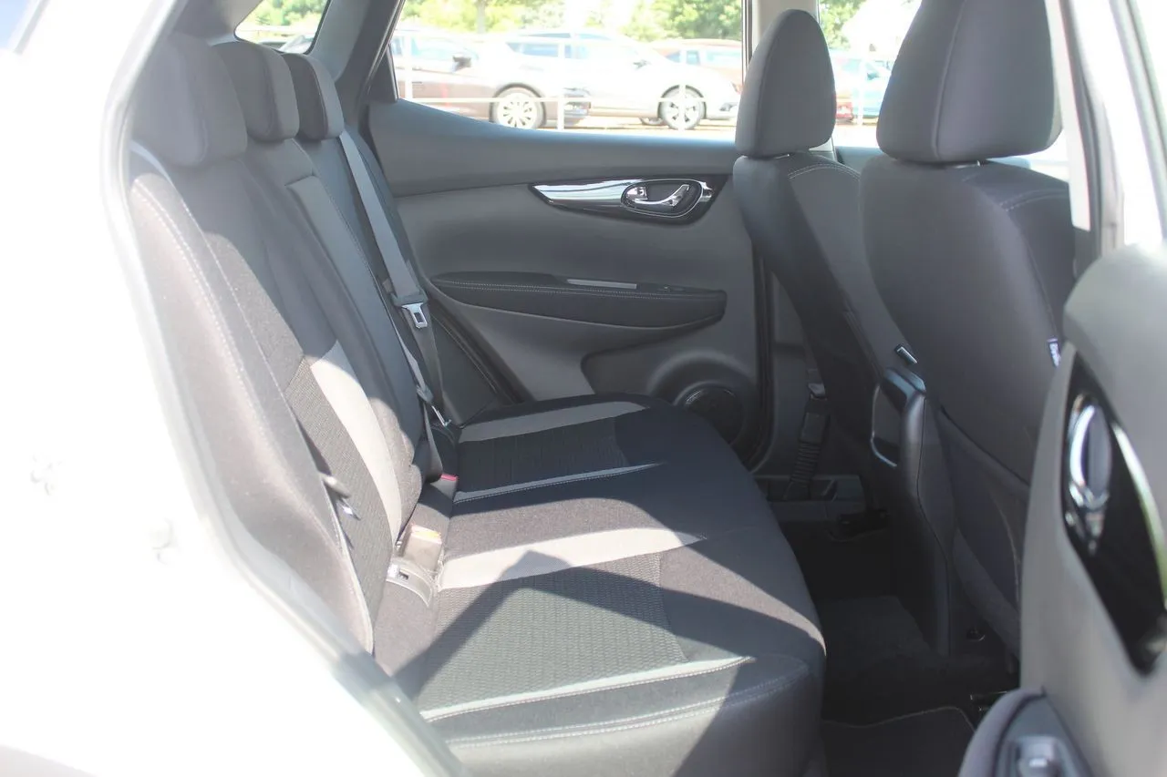 Nissan Qashqai 1.3 DIG-T...  Image 9