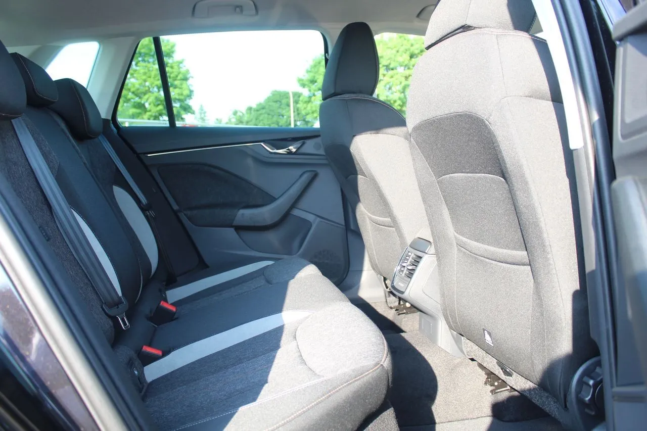 Skoda Kamiq 1.0 TSI DSG 2-Zonen-Klima...  Image 9