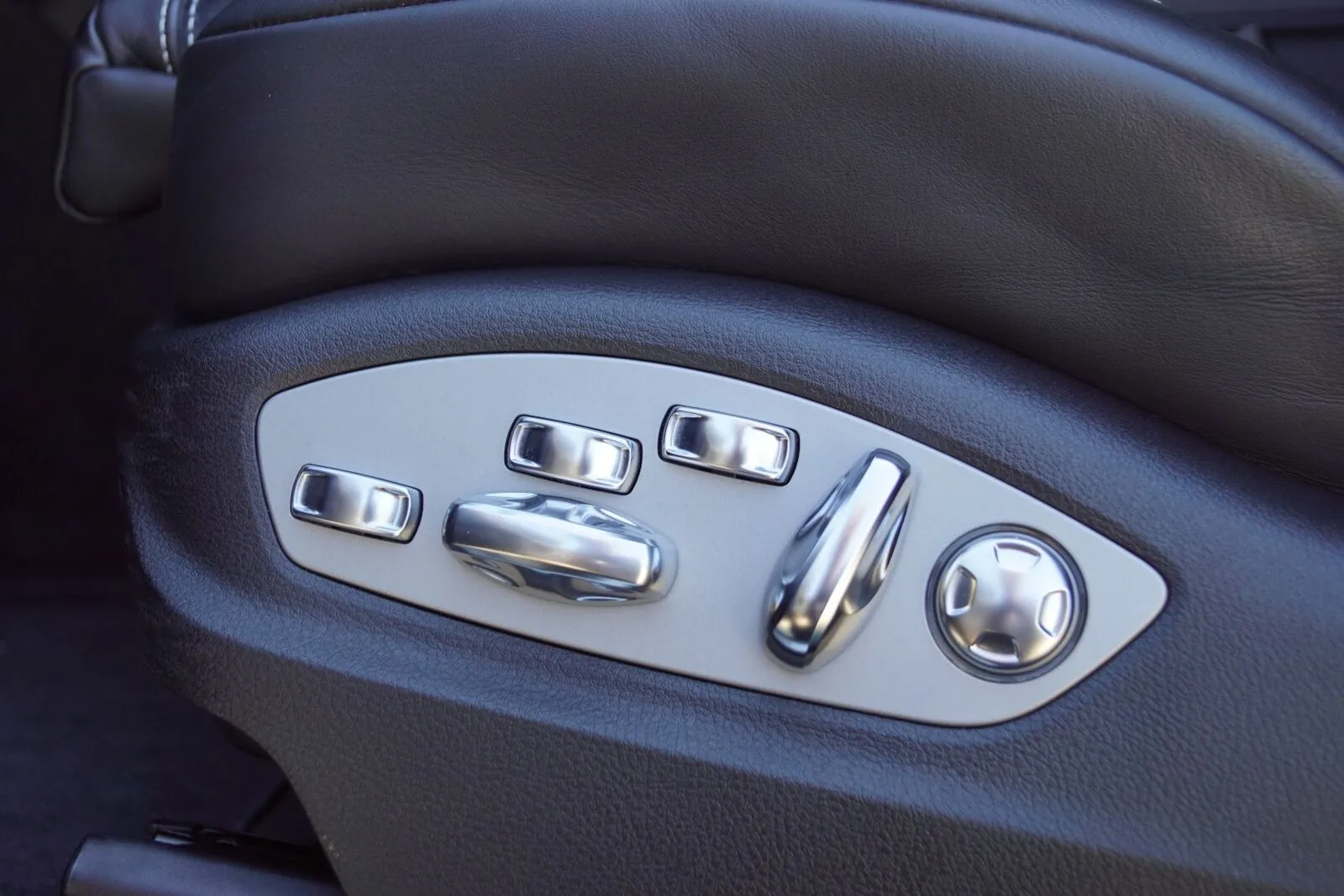 Porsche Macan GTS 3,0 PDK 5d Image 9