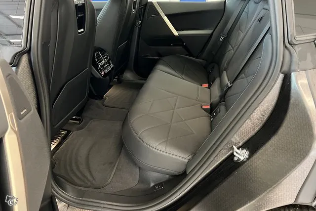 BMW iX xDrive40 - Upea sähköauto nopeaan toimitukseen Image 9