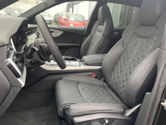 AUDI Q8  Image 6