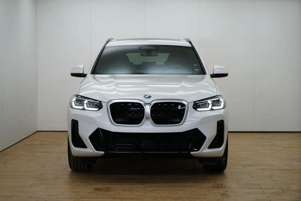 BMW iX3  Image 2