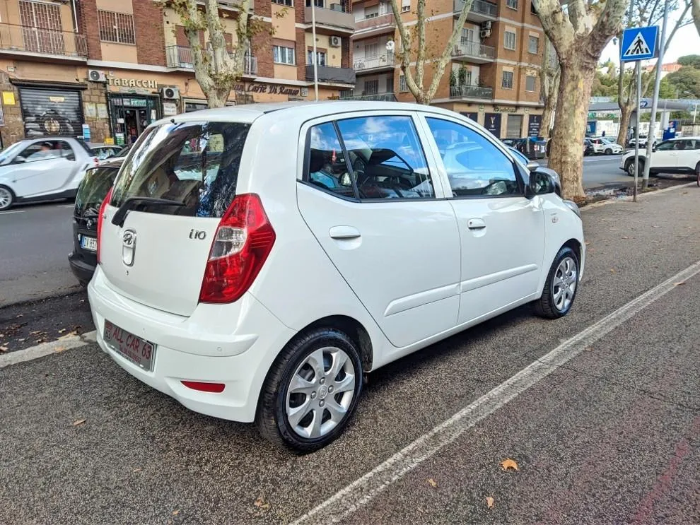 HYUNDAI i10  Image 4