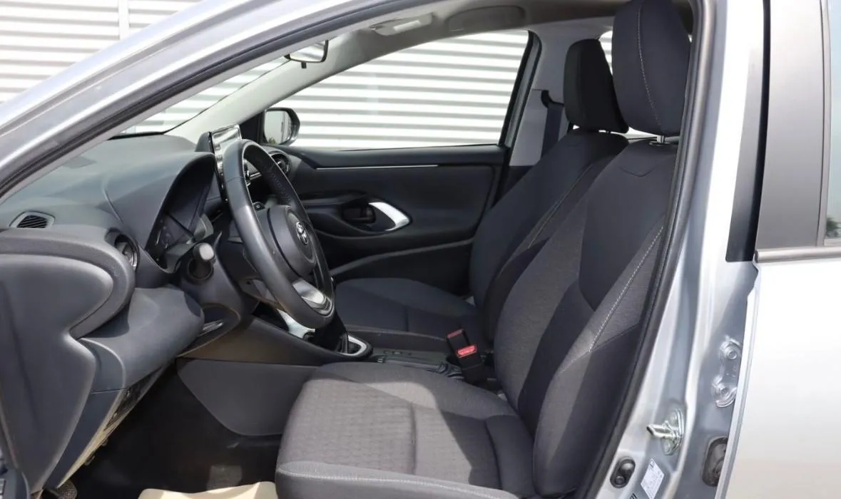 TOYOTA Yaris  Image 3