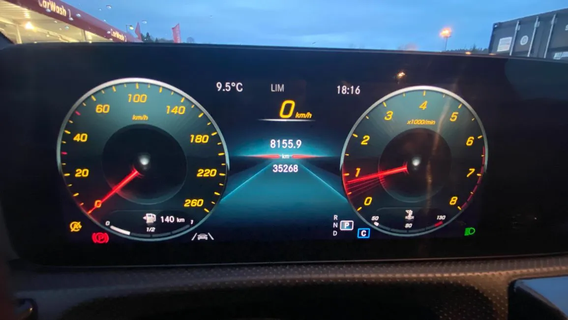 Mercedes-Benz CLA 180  Image 2