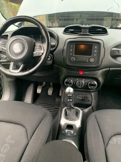 Jeep Renegade  Image 12