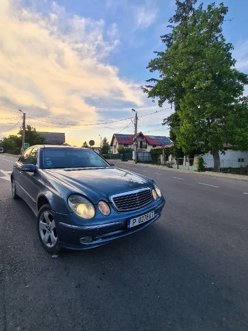 Mercedes-Benz E 320 Avantgarde Image 10