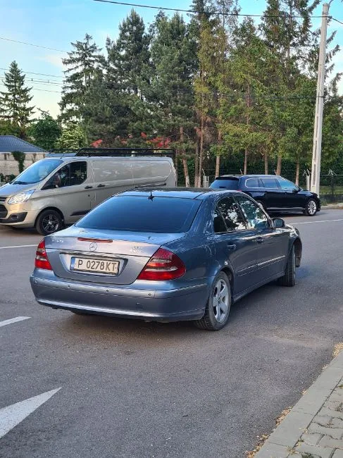 Mercedes-Benz E 320 Avantgarde Image 16