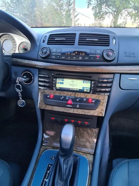 Mercedes-Benz E 320 Avantgarde Image 8