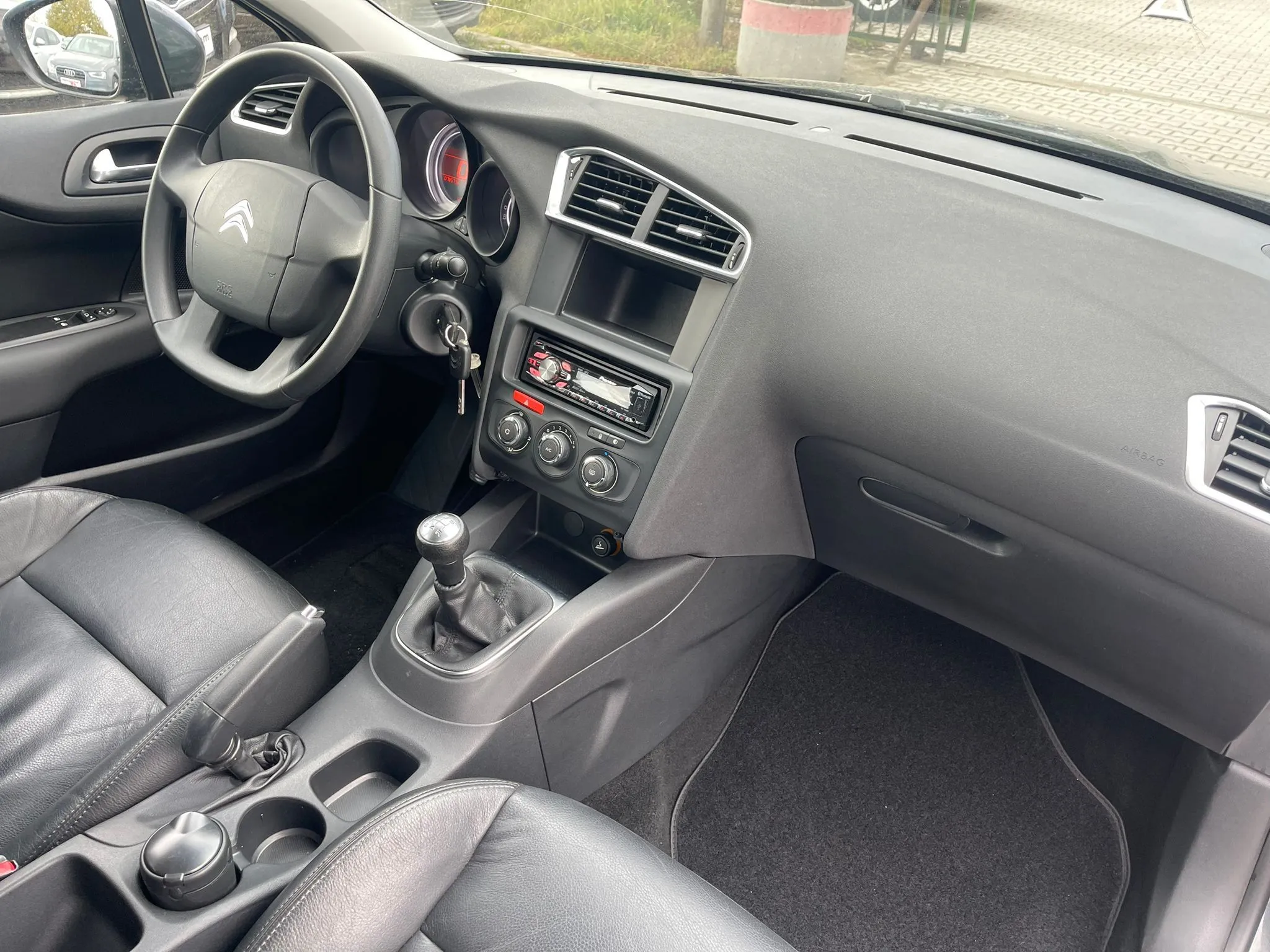 Citroen C4 1.4 Image 9