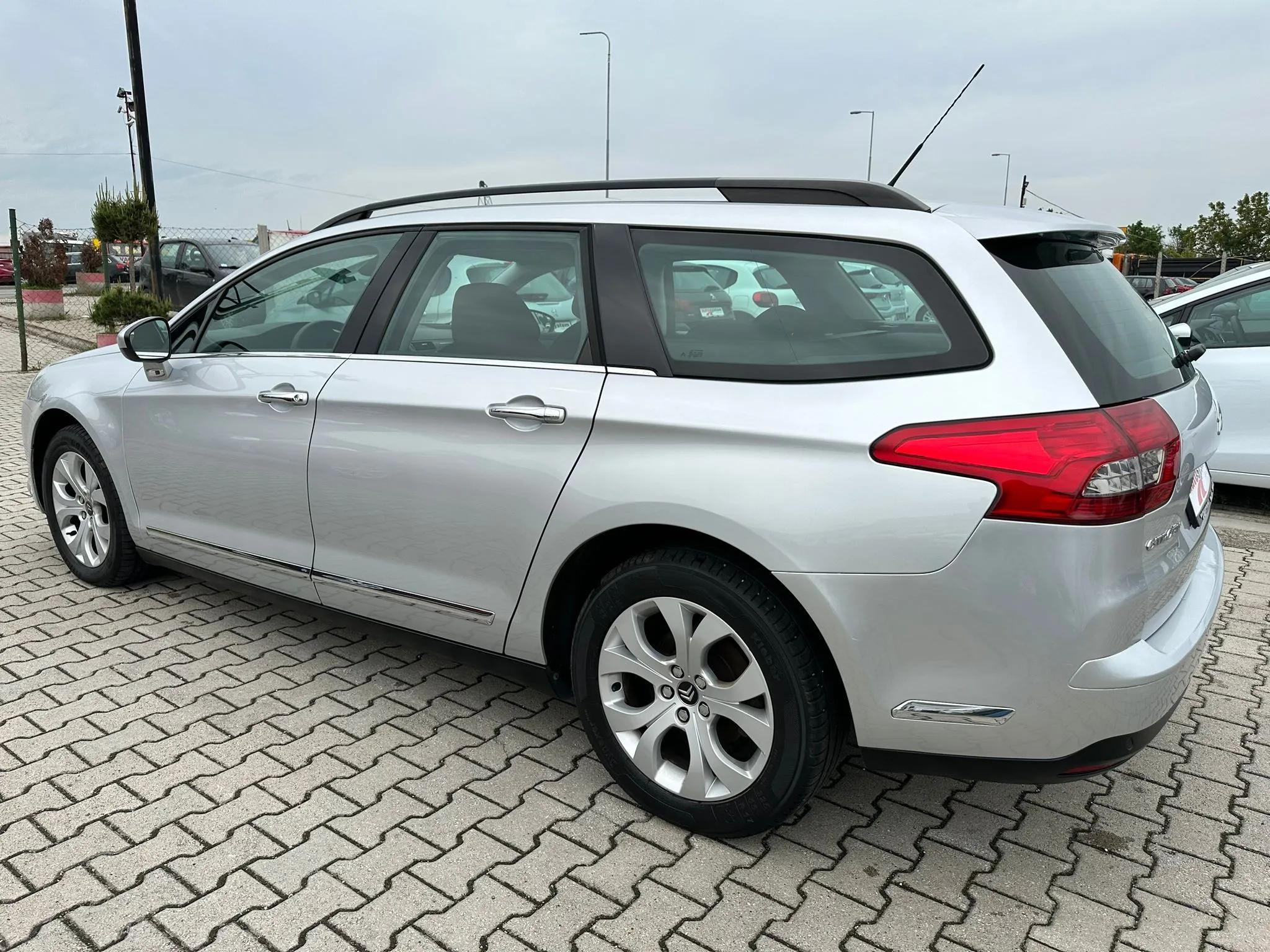 Citroen C5 1.6 HDI KREDITI NA LICU MESTA Image 7