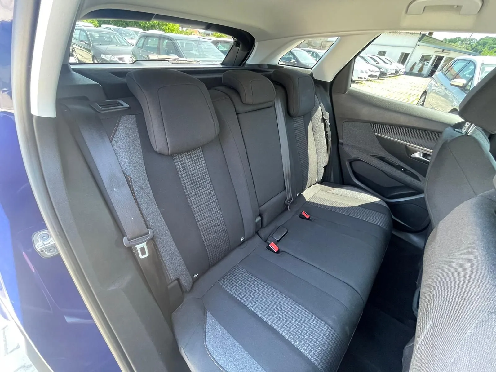 Peugeot 3008 1.5 HDI GRADIRAN Image 6