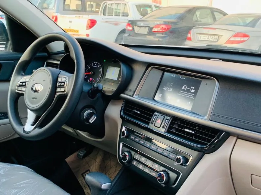 Kia Optima 2.4L LX Image 9