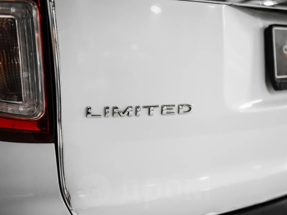 Ford Explorer  Image 10