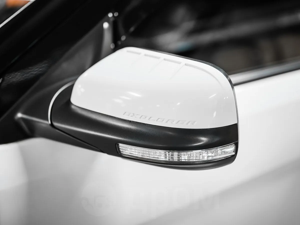 Ford Explorer  Image 9