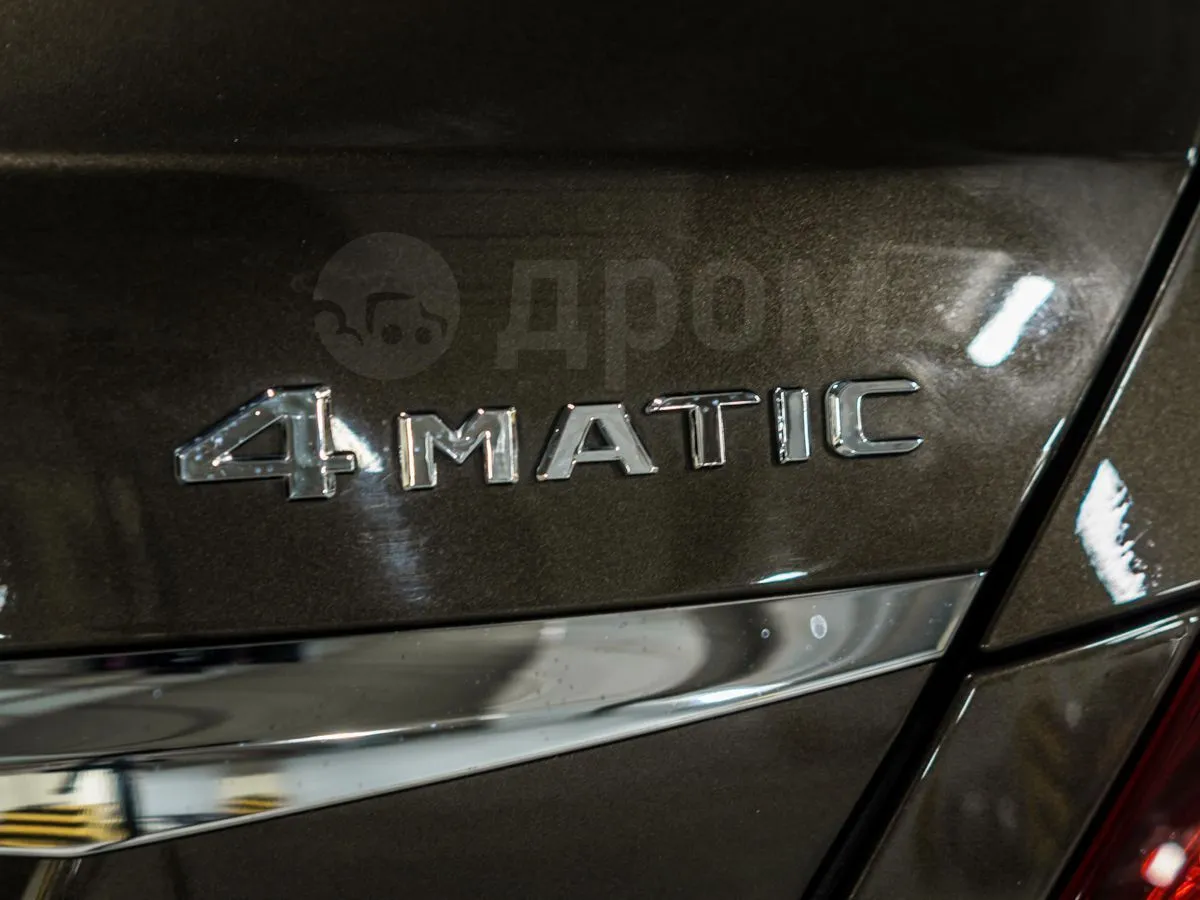 Mercedes-Benz E-Class  Image 10