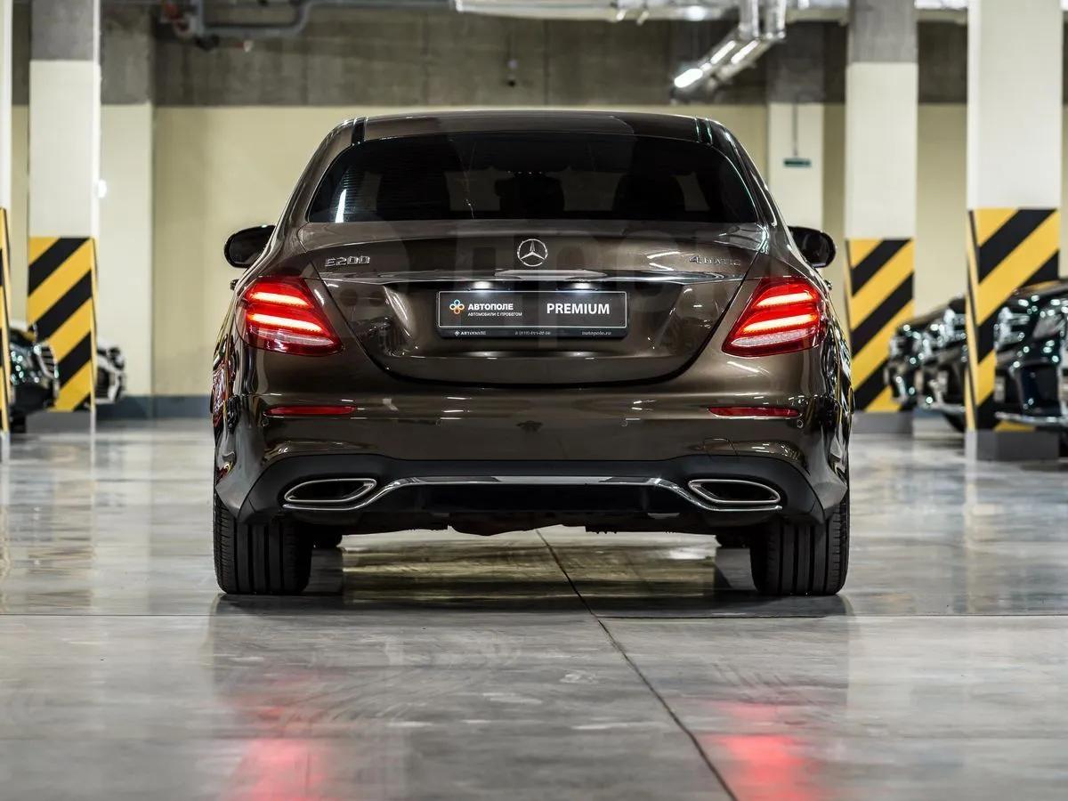 Mercedes-Benz E-Class  Image 5