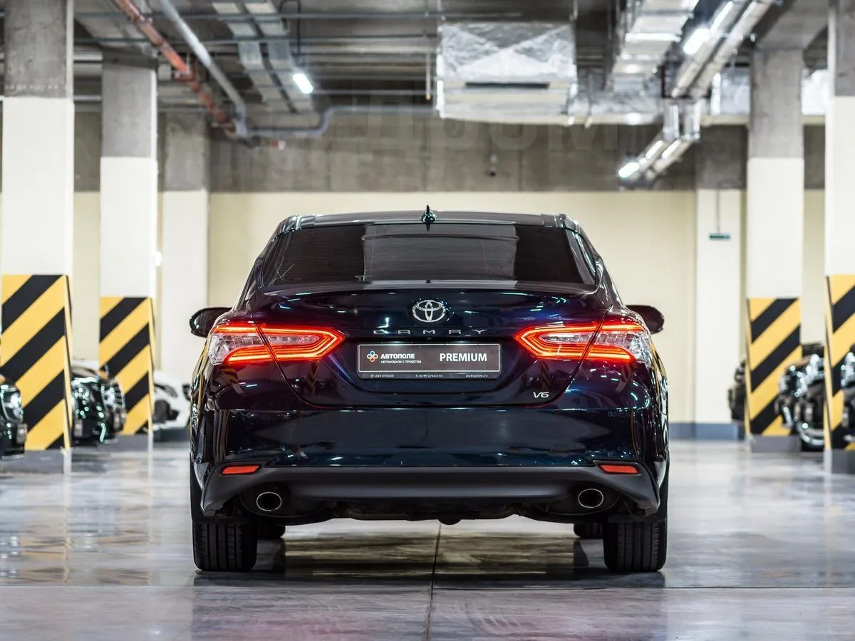 Toyota Camry  Image 3