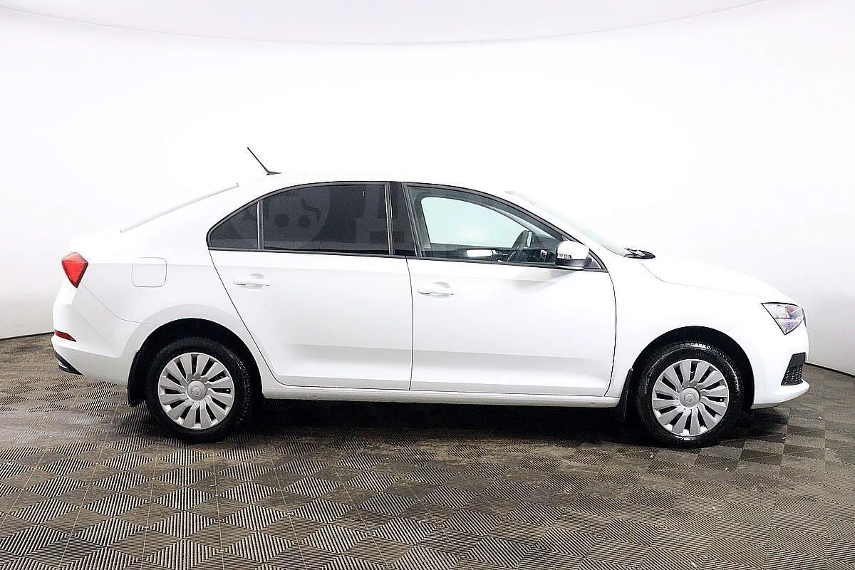 Skoda Rapid  Image 4