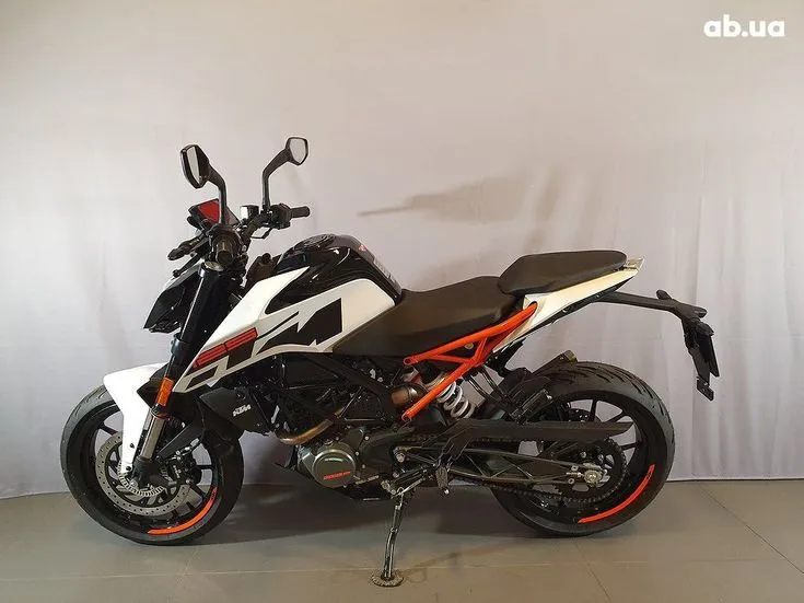 KTM 125  Image 1